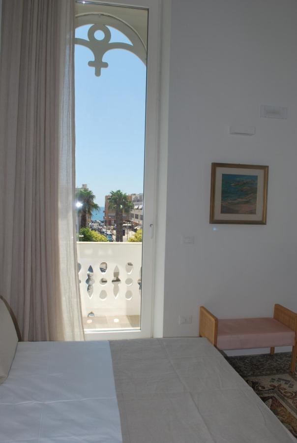 Palazzo Del Cavaliere Bed & Breakfast Галиполи Екстериор снимка