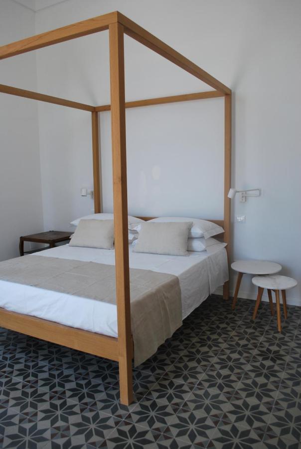 Palazzo Del Cavaliere Bed & Breakfast Галиполи Екстериор снимка