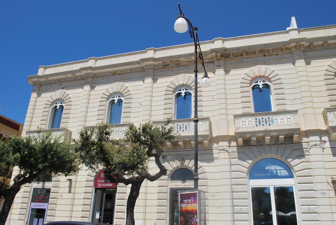 Palazzo Del Cavaliere Bed & Breakfast Галиполи Екстериор снимка
