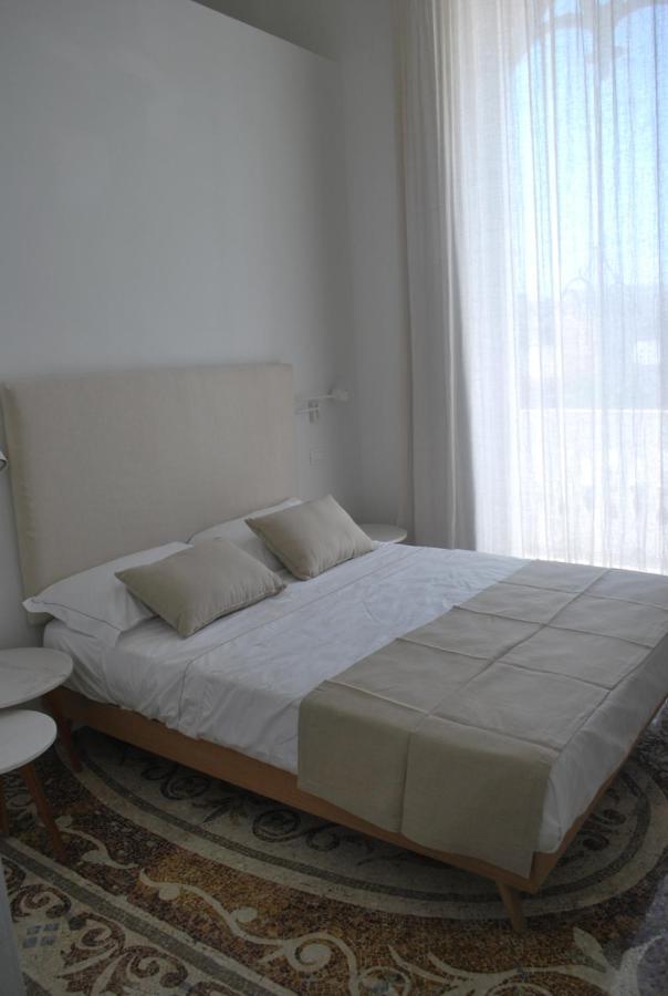 Palazzo Del Cavaliere Bed & Breakfast Галиполи Екстериор снимка
