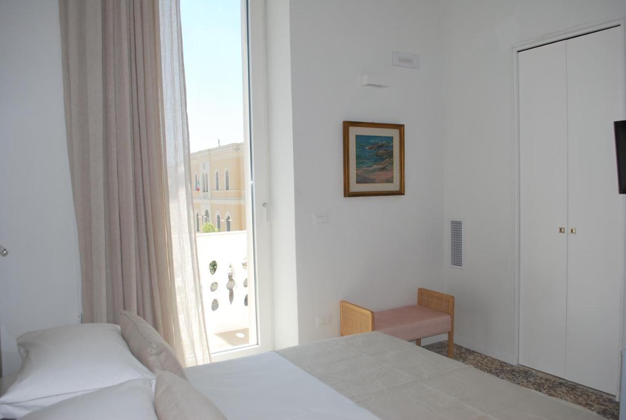 Palazzo Del Cavaliere Bed & Breakfast Галиполи Екстериор снимка