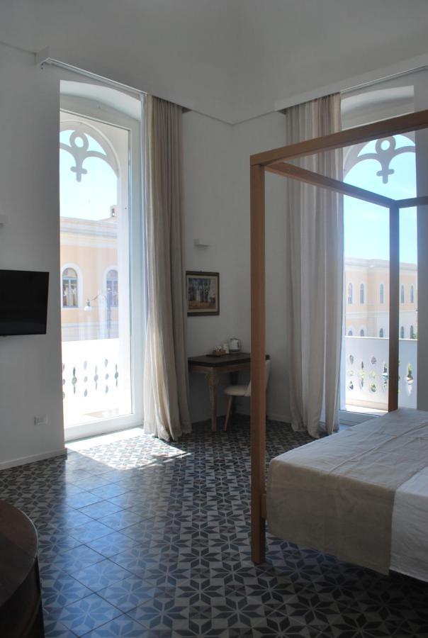 Palazzo Del Cavaliere Bed & Breakfast Галиполи Екстериор снимка