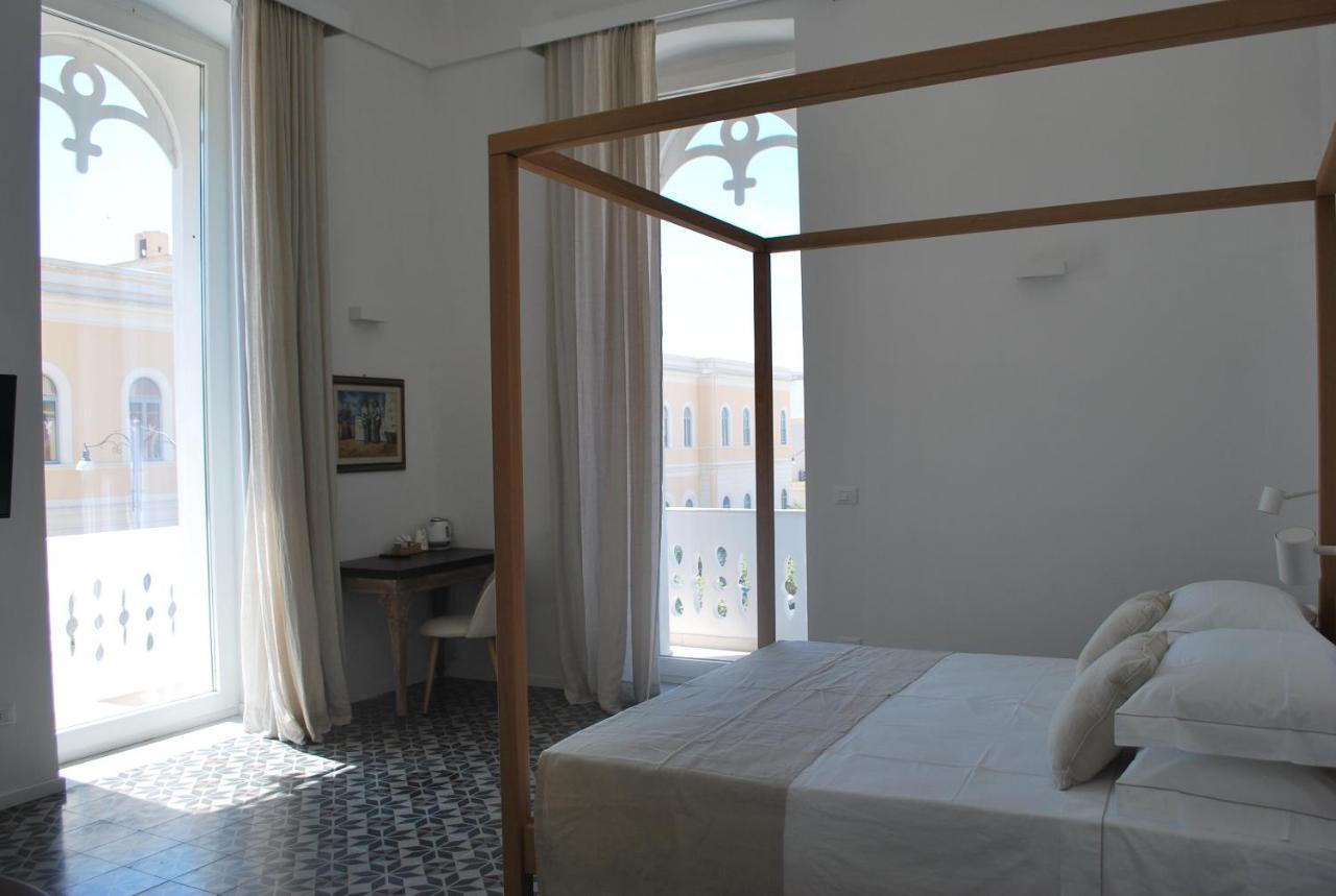 Palazzo Del Cavaliere Bed & Breakfast Галиполи Екстериор снимка