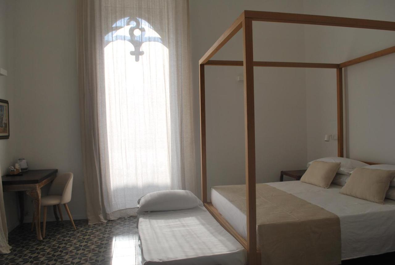Palazzo Del Cavaliere Bed & Breakfast Галиполи Екстериор снимка