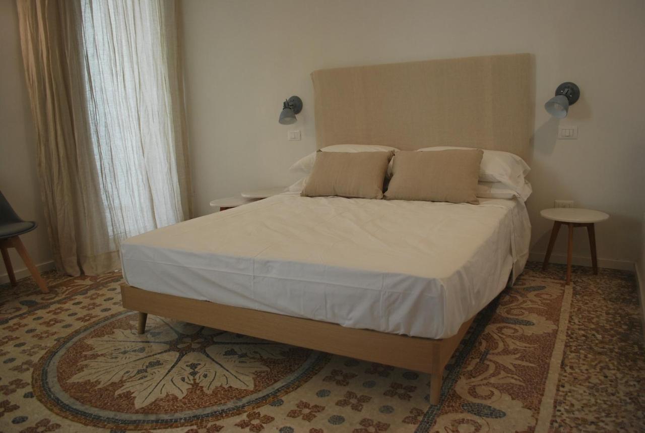 Palazzo Del Cavaliere Bed & Breakfast Галиполи Екстериор снимка