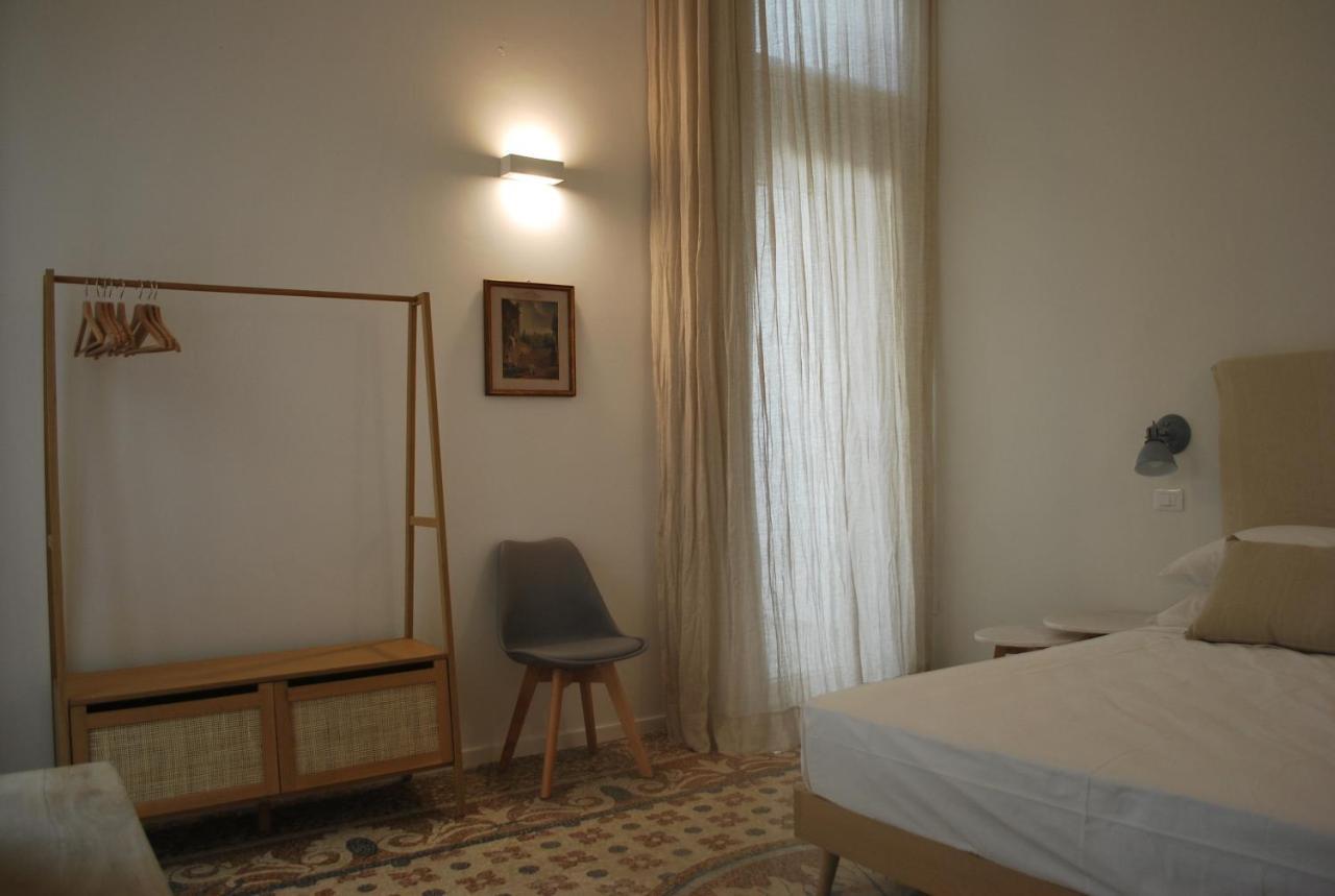 Palazzo Del Cavaliere Bed & Breakfast Галиполи Екстериор снимка